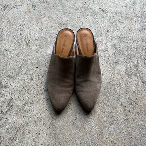 Johnston & Murphy Taupe Suede Pointed Mule